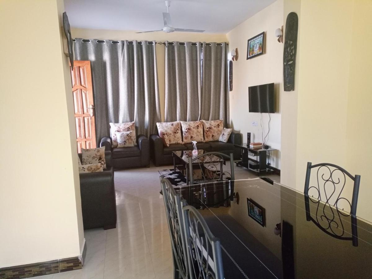 Chibuba Airport Accommodation Dár Al-Szalám Kültér fotó