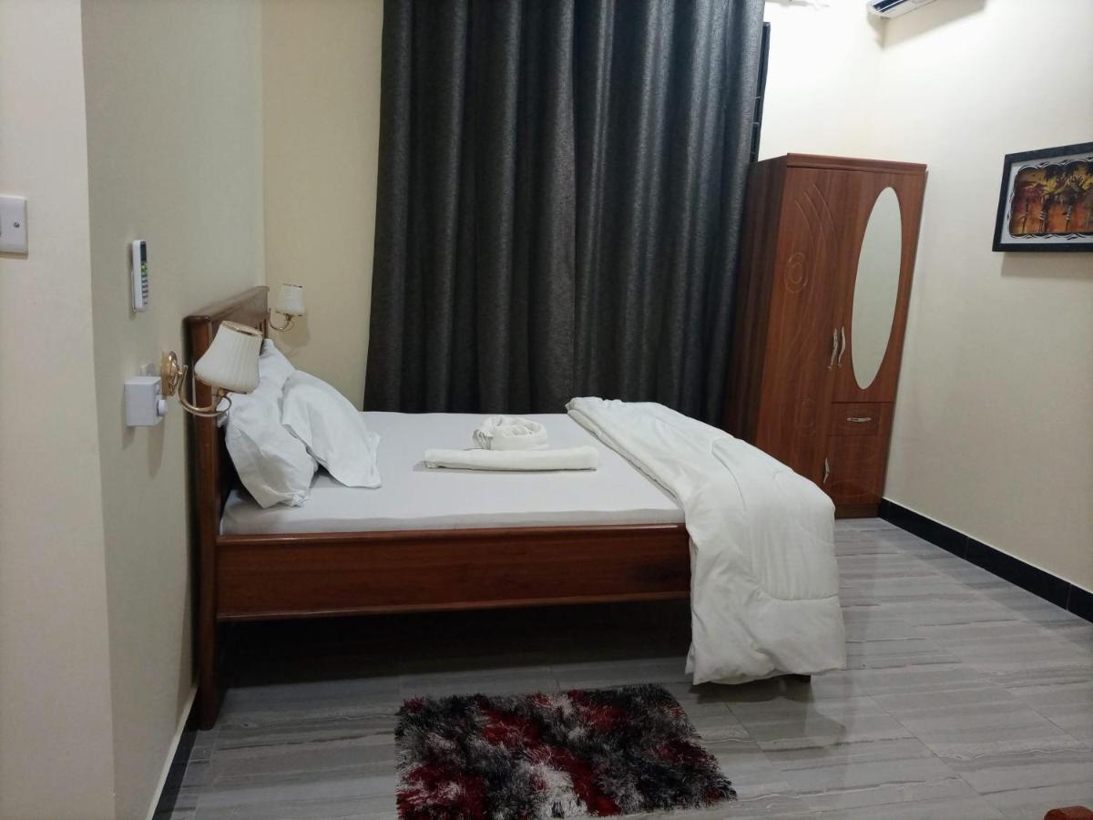 Chibuba Airport Accommodation Dár Al-Szalám Kültér fotó