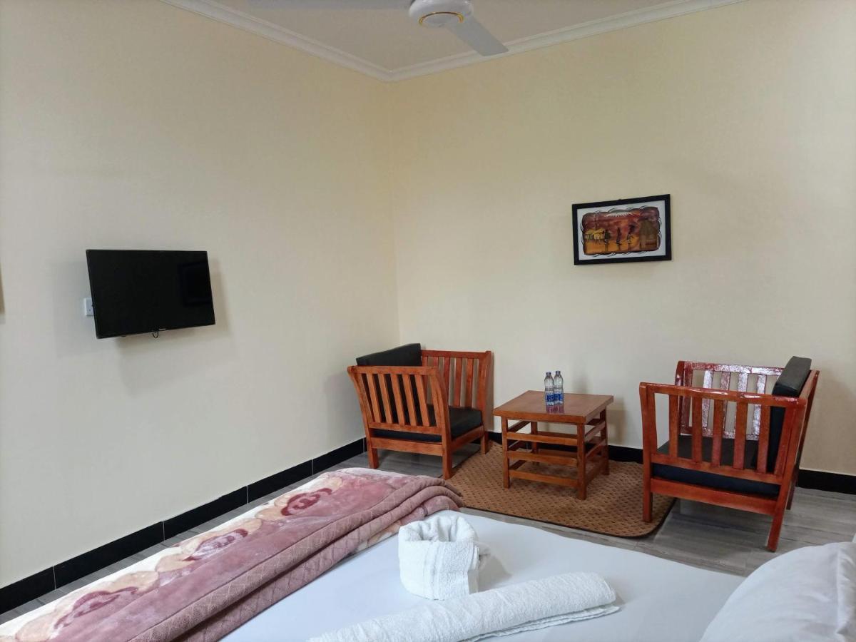 Chibuba Airport Accommodation Dár Al-Szalám Kültér fotó