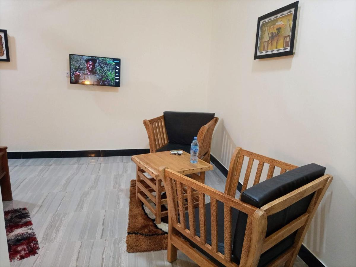 Chibuba Airport Accommodation Dár Al-Szalám Kültér fotó