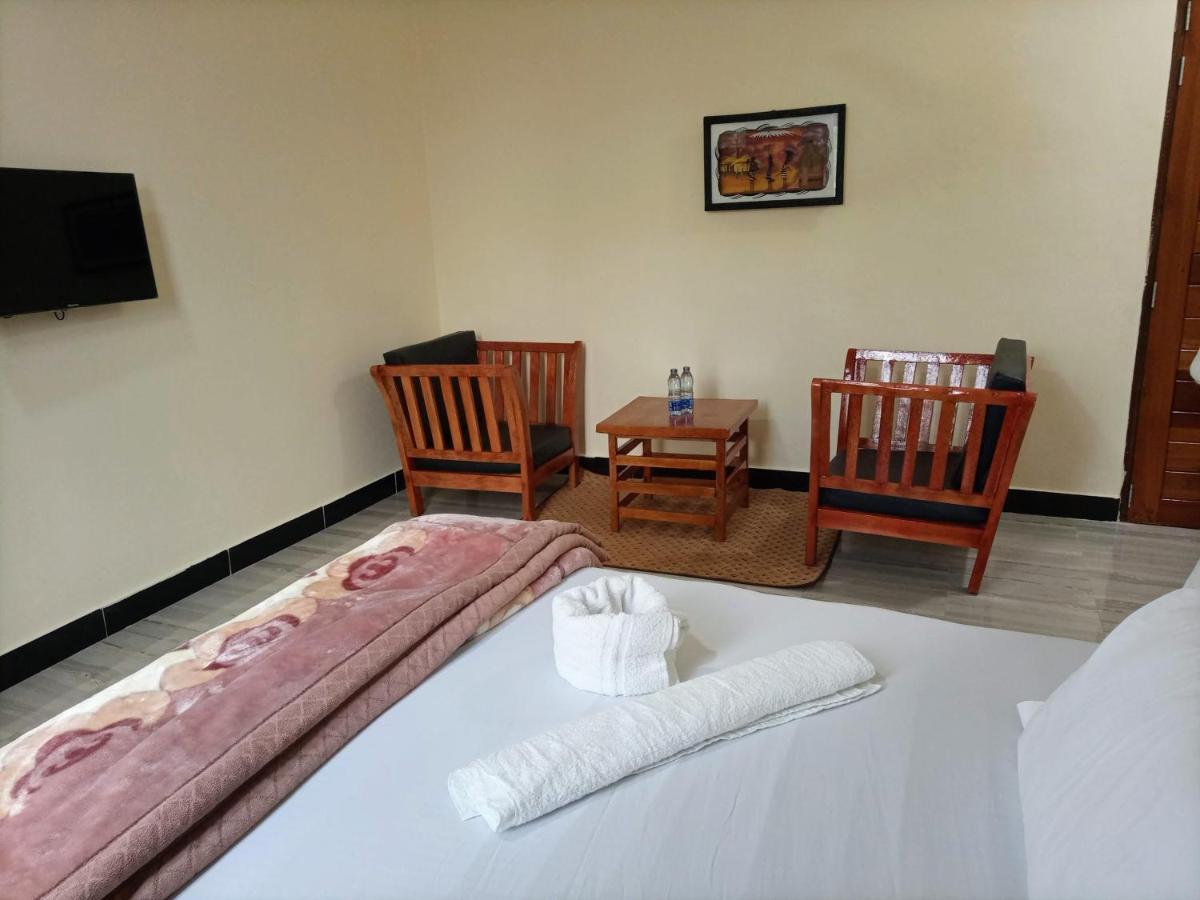 Chibuba Airport Accommodation Dár Al-Szalám Kültér fotó