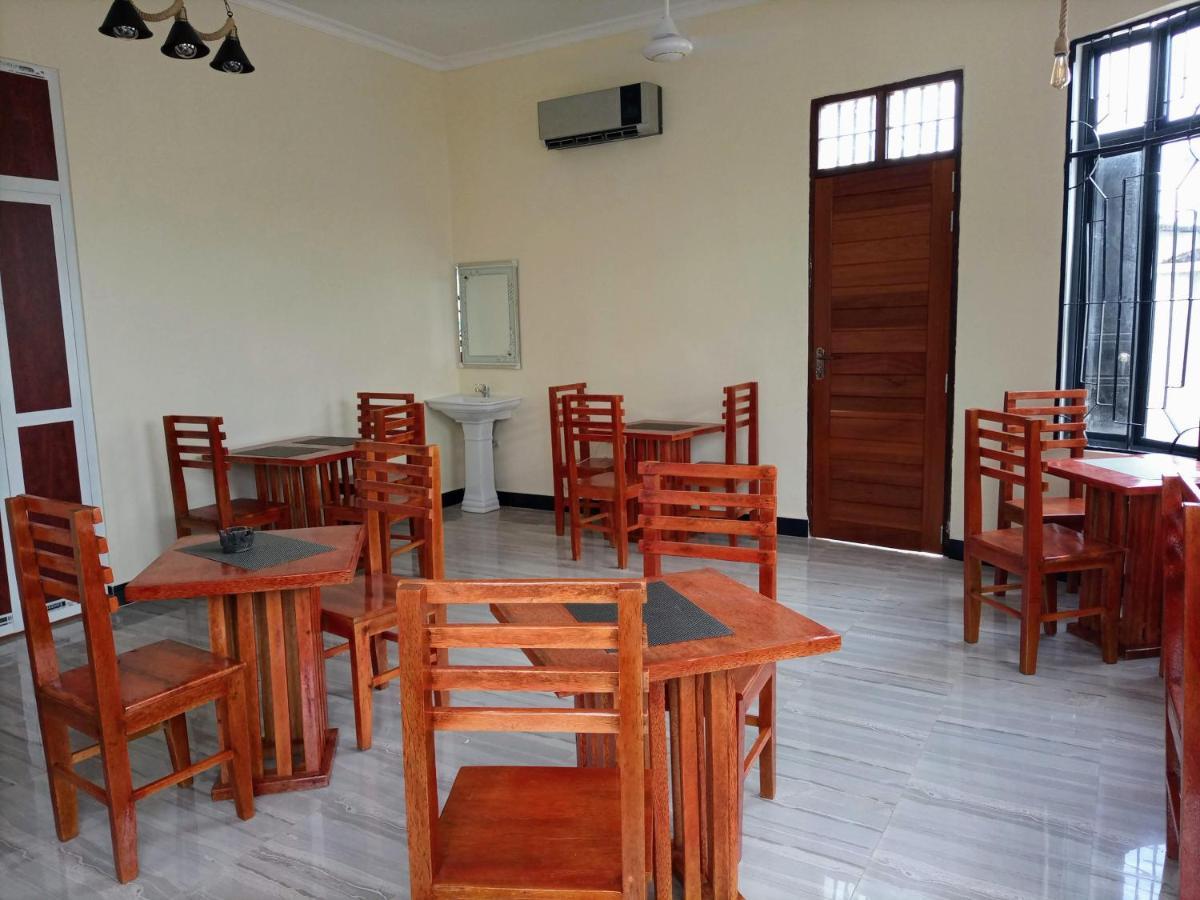 Chibuba Airport Accommodation Dár Al-Szalám Kültér fotó