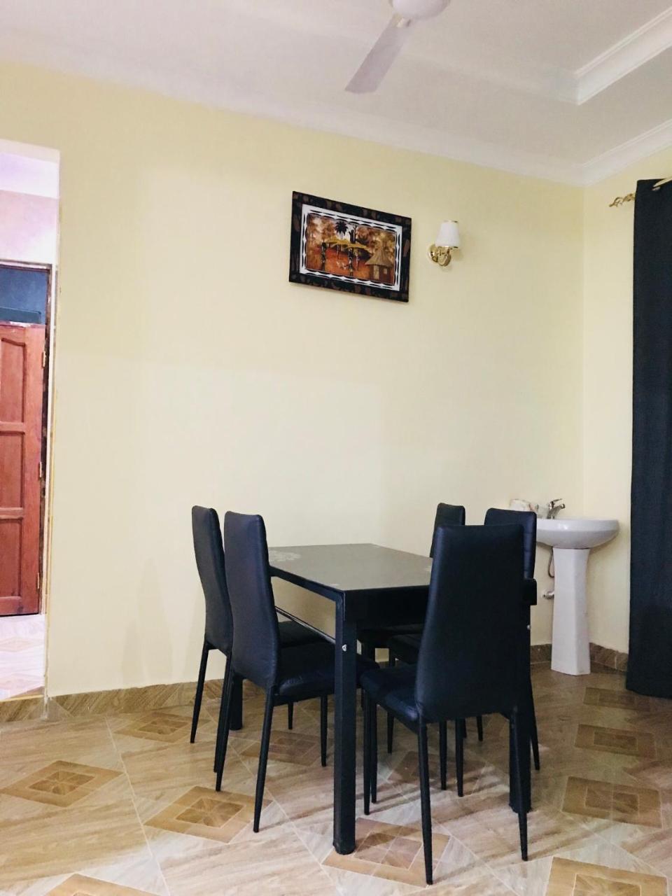 Chibuba Airport Accommodation Dár Al-Szalám Kültér fotó