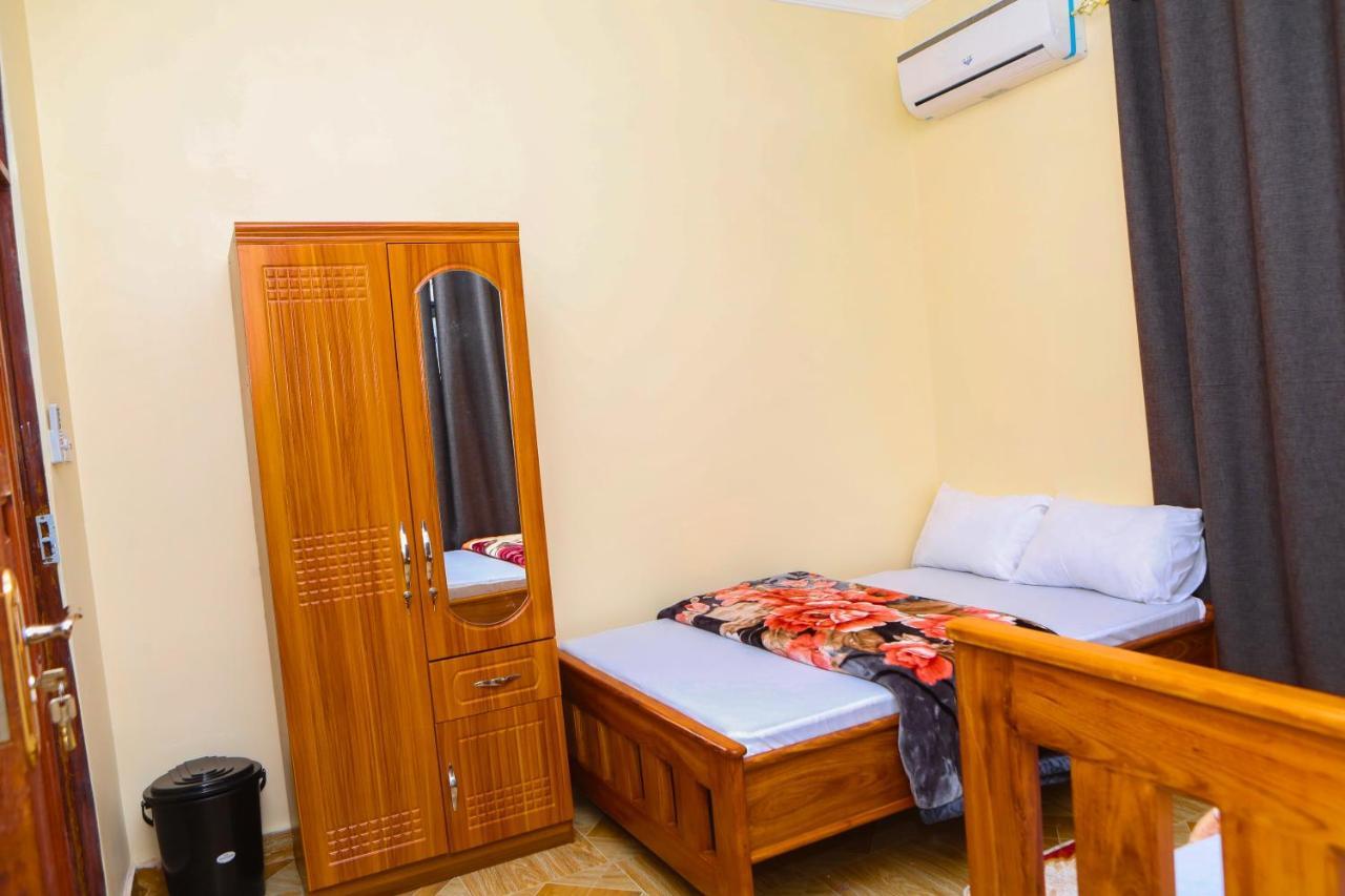 Chibuba Airport Accommodation Dár Al-Szalám Kültér fotó